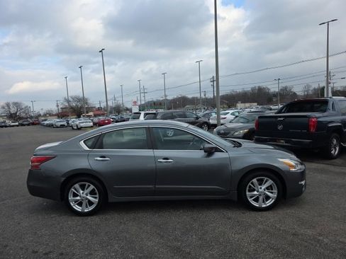 Used 2015 Nissan Altima 2.5 SV image 3