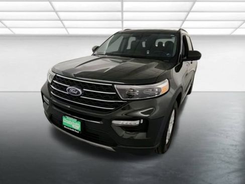 Used 2022 Ford Explorer XLT w/ Equipment Group 202A image 3