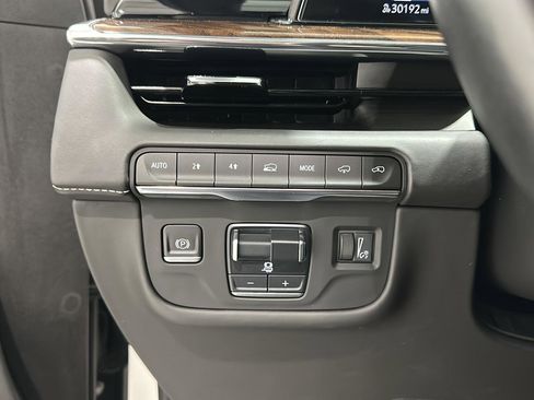 Used 2023 Cadillac Escalade Sport Platinum AWD/4WD image 16