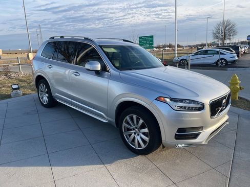 Used 2016 Volvo XC90 T6 Momentum w/ Momentum Plus Package image 2