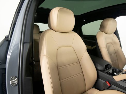 New 2026 Porsche Cayenne Coupe AWD/4WD image 33