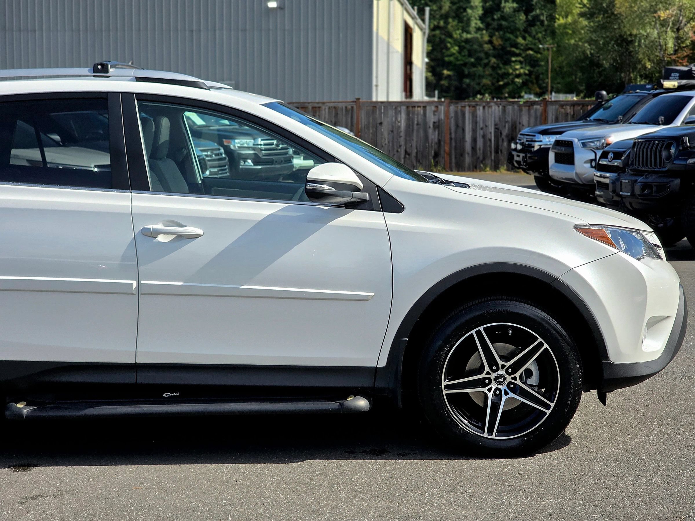 Used 2014 Toyota RAV4 Limited w/ Technology Package AWD/4WD image 14