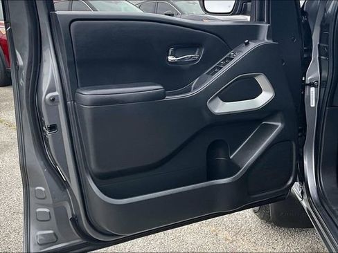 Certified 2025 Nissan Frontier SV w/ SV Convenience Package RWD image 17
