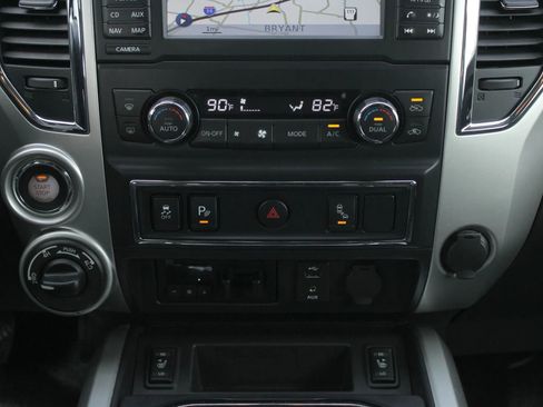 Used 2018 Nissan Titan SV w/ SV Convenience Package image 24