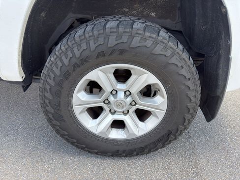 Used 2016 Toyota 4Runner SR5 AWD/4WD image 10