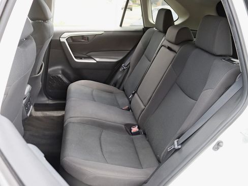 Used 2021 Toyota RAV4 LE AWD/4WD image 28