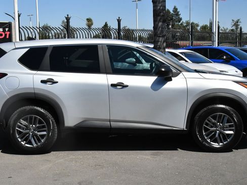 Used 2024 Nissan Rogue S FWD image 9