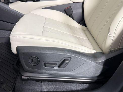 New 2025 Audi Q6 e-tron Premium image 13