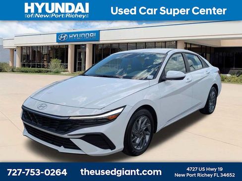 Certified 2024 Hyundai Elantra SEL FWD image 1