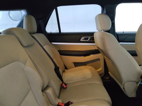 Used 2017 Ford Explorer XLT FWD image 19