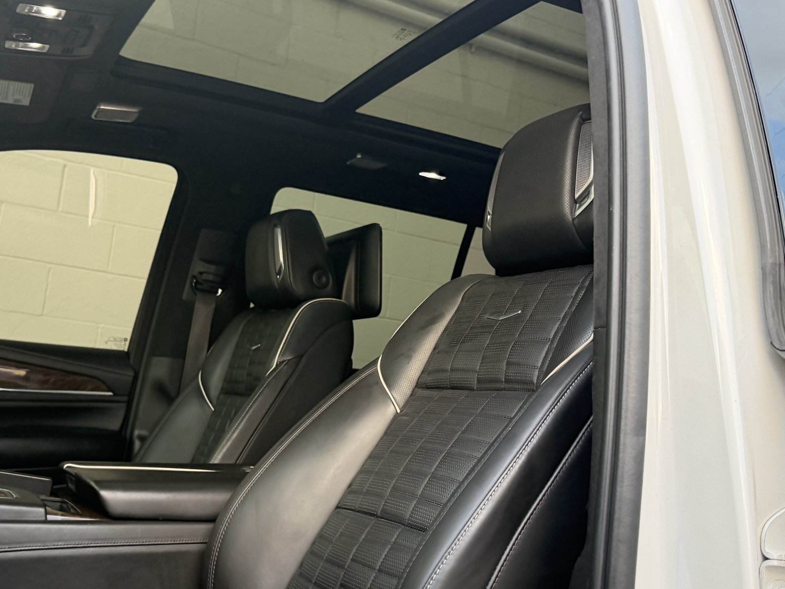 Used 2021 Cadillac Escalade Sport Platinum AWD/4WD image 17