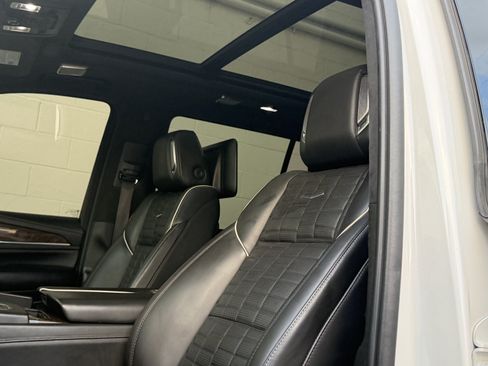 Used 2021 Cadillac Escalade Sport Platinum AWD/4WD image 17