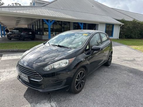 Used 2019 Ford Fiesta SE image 1