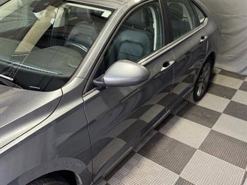 Used 2024 Volkswagen Jetta SE FWD image 4