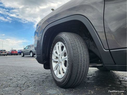 Used 2022 Jeep Cherokee Latitude Lux w/ Mopar Interior Package AWD/4WD image 18