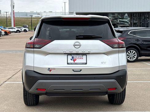Used 2023 Nissan Rogue SV image 8