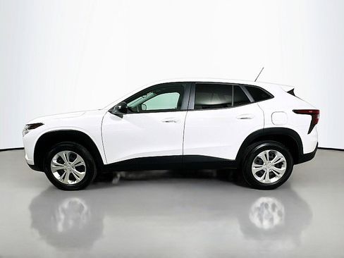 Used 2024 Chevrolet Trax LS FWD image 4