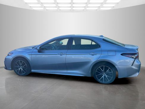 Used 2024 Toyota Camry SE image 7