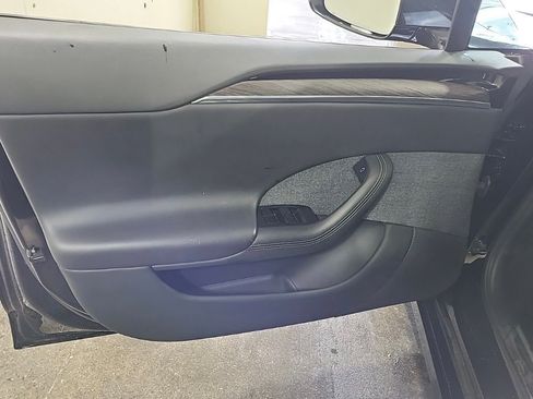 Used 2021 Tesla Model S Plaid image 4