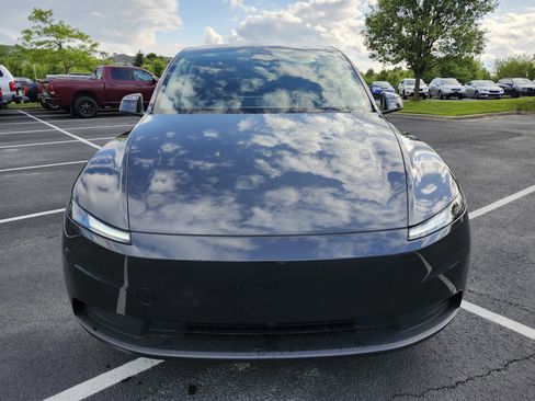 Used 2026 Tesla Model Y AWD image 9