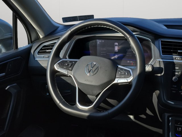 Used 2022 Volkswagen Tiguan SE AWD/4WD image 18