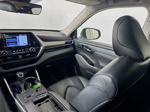 Certified 2022 Toyota Highlander XLE image 21