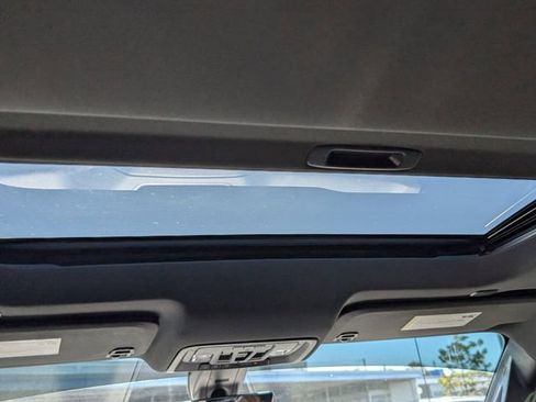 Used 2019 Chevrolet Silverado 1500 High Country w/ Technology Package AWD/4WD image 10