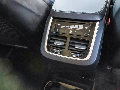 Used 2024 Volvo XC90 B6 Plus w/ Protection Package Premier image 23