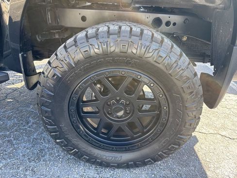 Used 2023 Nissan Frontier SV w/ SV Convenience Package image 9