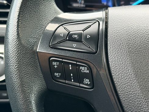 Used 2018 Ford Explorer XLT w/ XLT Appearance Package AWD/4WD image 34