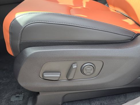 New 2026 Kia Carnival EX FWD image 24