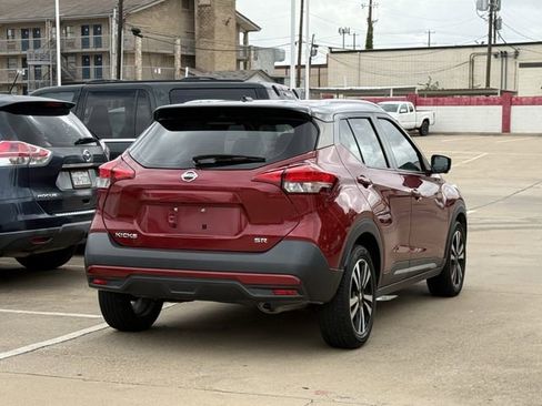 Used 2019 Nissan Kicks SR w/ SR Premium Package FWD image 4
