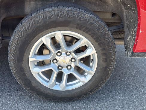 Used 2023 Chevrolet Silverado 1500 LT AWD/4WD image 16