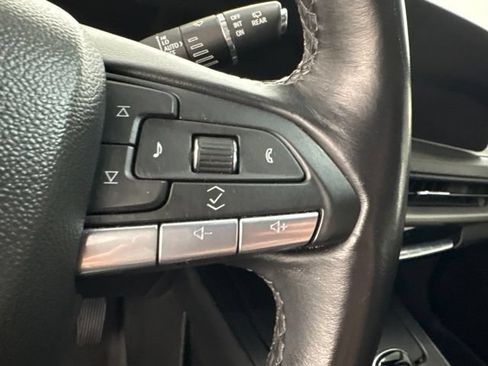 Used 2025 Cadillac XT4 Premium Luxury FWD image 20