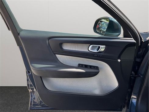 Used 2020 Volvo XC40 T5 Inscription w/ Protection Package image 21