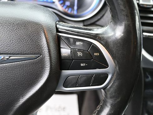 Used 2019 Chrysler 300 Limited image 19