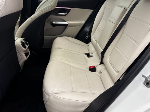 Used 2025 Mercedes-Benz GLC 300 4MATIC image 43