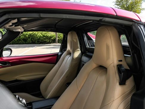 Used 2018 MAZDA MX-5 Miata RF Grand Touring RWD image 29