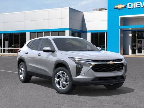 New 2026 Chevrolet Trax LS w/ LS Convenience Package FWD image 7