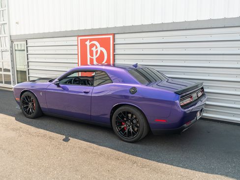 Used 2016 Dodge Challenger SRT Hellcat RWD image 41