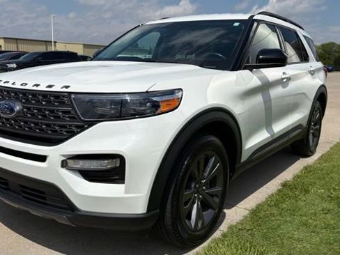 Used 2023 Ford Explorer XLT w/ Equipment Group 202A AWD/4WD image 8