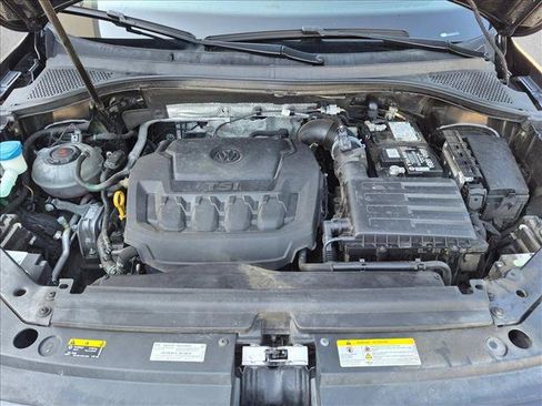 Used 2022 Volkswagen Tiguan SE w/ Panoramic Sunroof Package FWD image 24