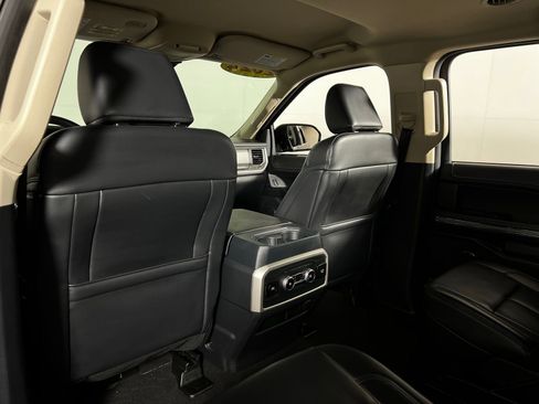 Used 2024 Ford Expedition XLT image 24