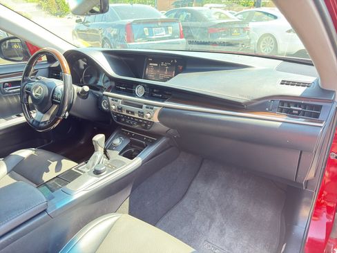 Used 2016 Lexus ES 350 w/ Premium Package w/Wood Trim FWD image 19