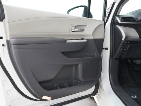 Used 2021 Toyota Sienna XLE AWD/4WD image 20