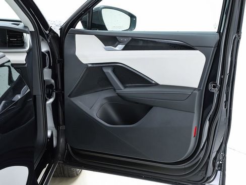New 2026 Volkswagen Tiguan SE AWD/4WD image 32
