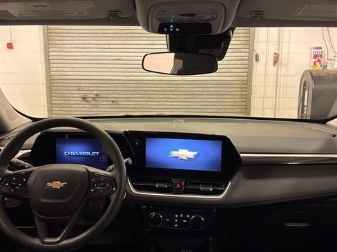 Used 2025 Chevrolet TrailBlazer LT FWD image 9