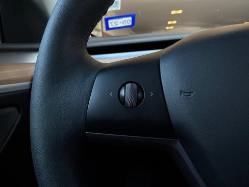 Used 2024 Tesla Model Y Long Range AWD/4WD image 36