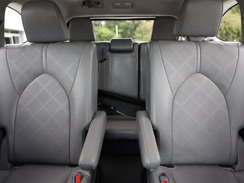 Used 2022 Toyota Highlander Platinum FWD image 41