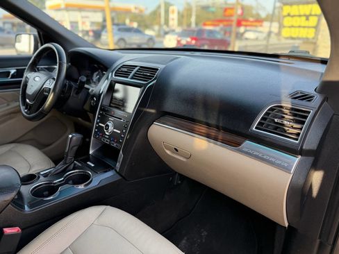 Used 2016 Ford Explorer Limited image 26